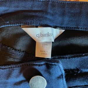 Like New Christopher and Banks size 22 petite stretchy jeans.